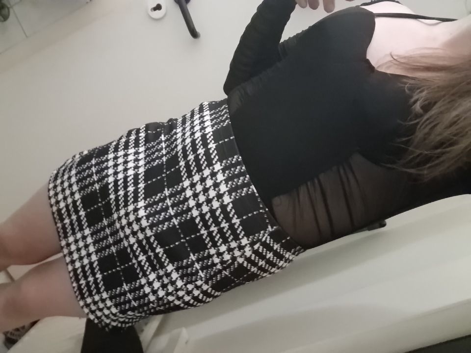 Transmeid Zoekt Dominante Meester Ladyboy