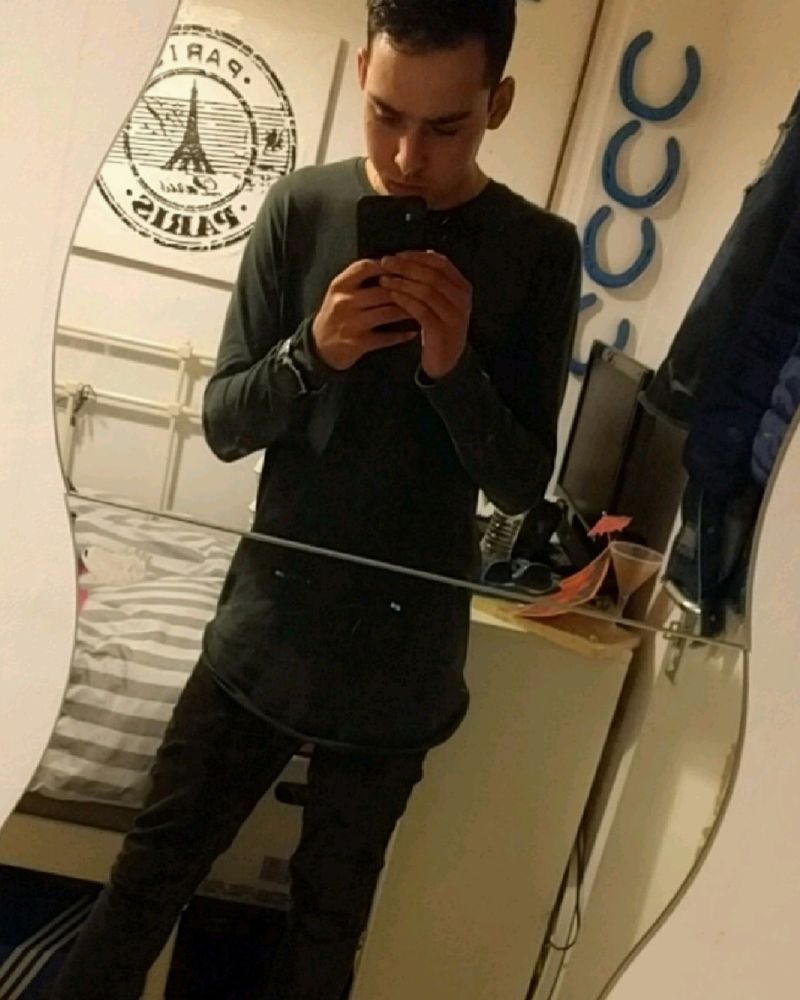 Ik Ben Een Geile Jongen Van 18 Jaar. Man Zoekt Vrouw